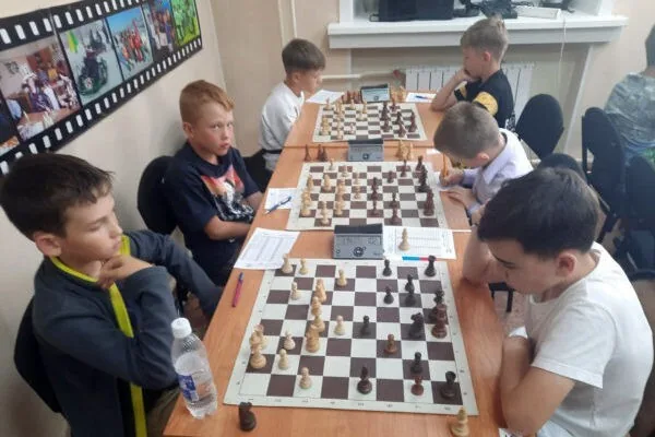 Занятие в шахматной школе